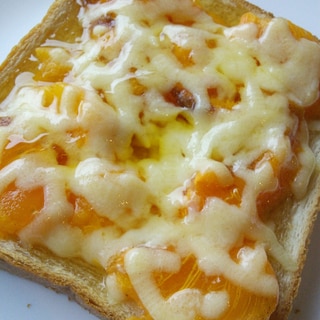 意外と合う★柿とチーズのハニートースト